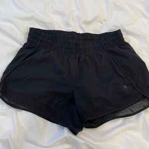 Athleta Mesh Racer Run Short